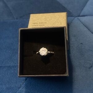 Elegant Sterling Silver Ring with Sparkling Stone